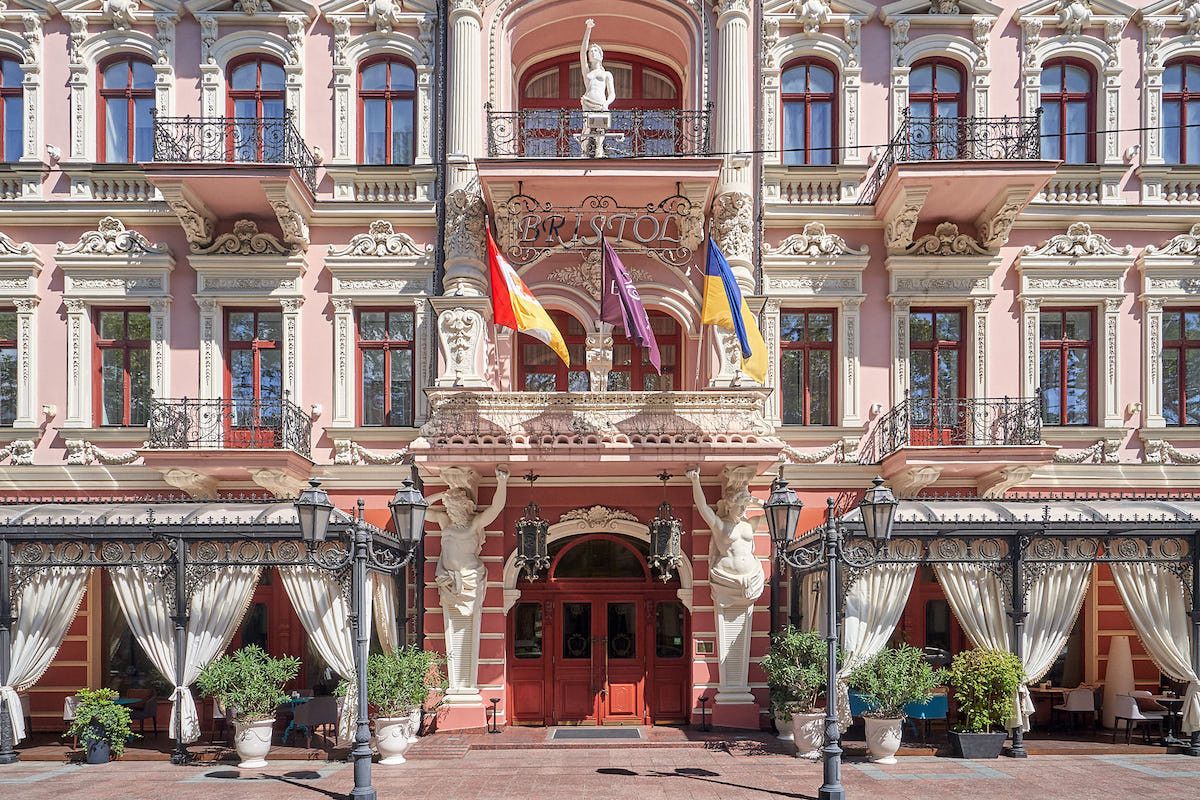 Почувствуй Одессу по-настоящему: почему Bristol Hotel 5* - идеальное место для романтики на День влюбленных - фото 819874