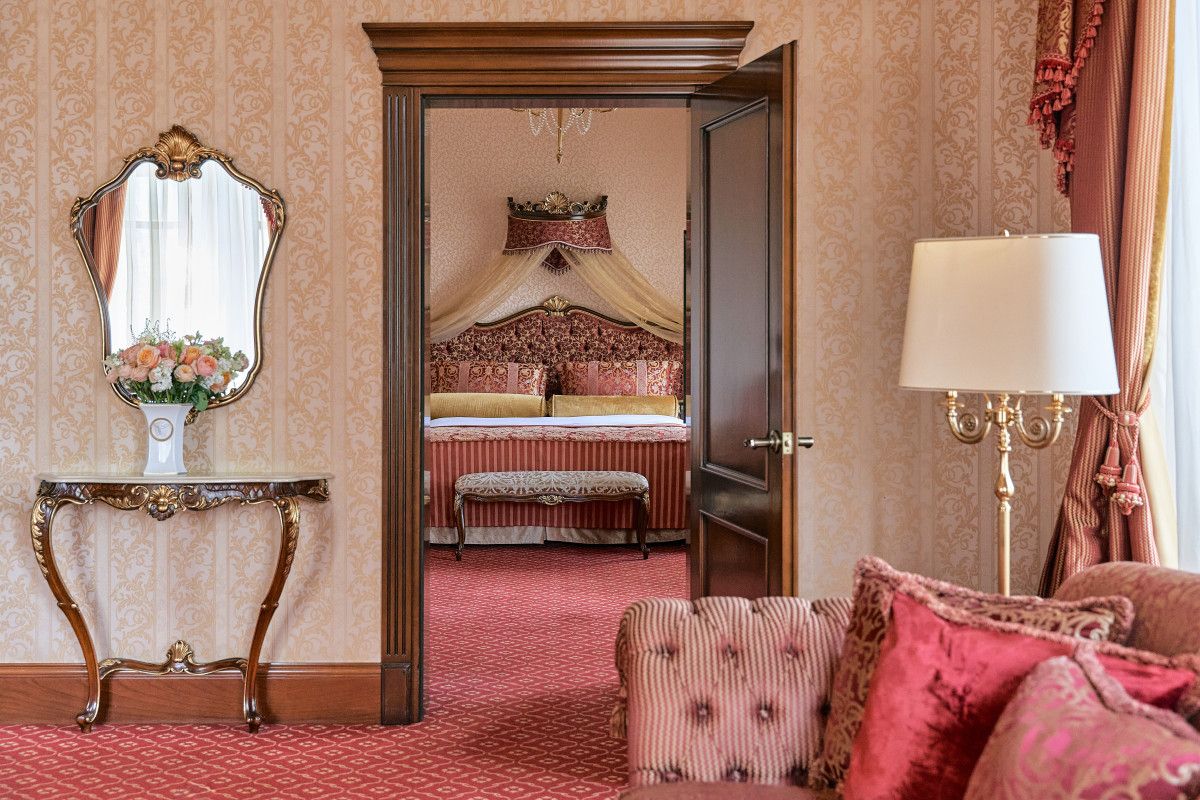 Почувствуй Одессу по-настоящему: почему Bristol Hotel 5* - идеальное место для романтики на День влюбленных - фото 819885