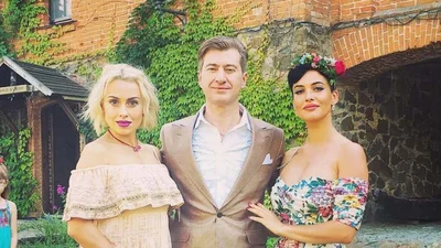 Dj NANA опублікувала серію спекотних фото часів гурту NIKITA, де вона голенька цілується в губи з Астаф’євою