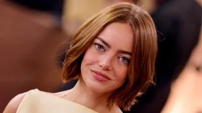 Новое лицо Эммы Стоун: пластический хирург раскрыл полный перечень операций звезды