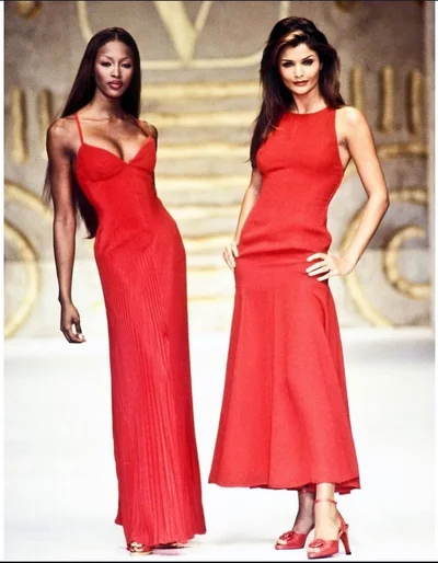 Триб'ют для доброго друга: Наомі Кемпбелл показала фото, де вона у різні роки сяє у Valentino - фото 820600