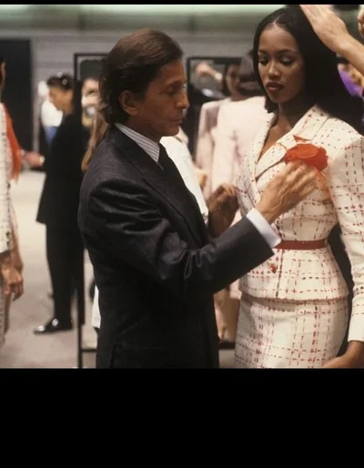 Триб'ют для доброго друга: Наомі Кемпбелл показала фото, де вона у різні роки сяє у Valentino - фото 820601