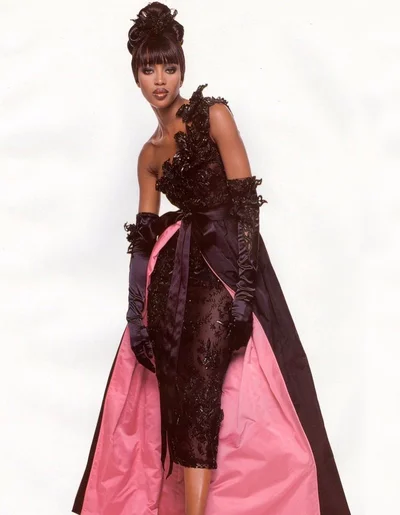 Триб'ют для доброго друга: Наомі Кемпбелл показала фото, де вона у різні роки сяє у Valentino - фото 820612