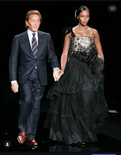 Триб'ют для доброго друга: Наомі Кемпбелл показала фото, де вона у різні роки сяє у Valentino - фото 820616