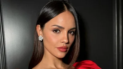 10 зачісок для подружок нареченої, які виглядають стильно на фото