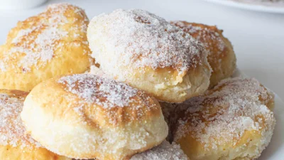 Ці бананові пончики готують без смаження – простий рецепт на сніданок