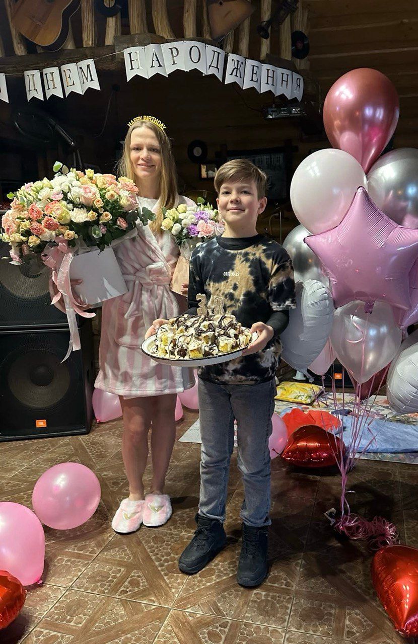 Жена Виталия Козловского в халате и тапочках показала, как отпраздновала свое 38-летие – 'домашние' фото - 821557 Жена Виталия Козловского в халате и тапочках показала, как отпраздновала свое 38-летие – 'домашние' фото - фото 821557