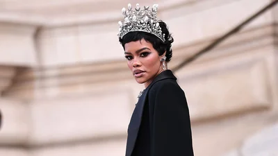 "Гола" сукня, корона і Париж: Теяна Тейлор влаштувала справжнє шоу на Тижні моди