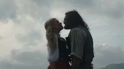 Джейкоб Елорді завалив Марго Роббі трояндами в образі Гіткліффа – "ідеальний бойфренд"