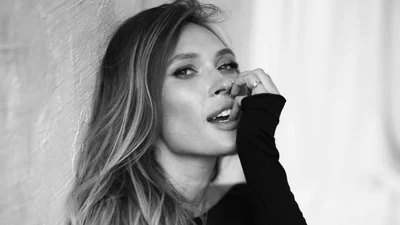 Олена Світлицька, якій приписують роман із Цимбалюком, заінтригувала обручкою