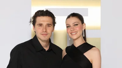 Бруклин Бекхэм после награждения мамы выложил видео с женой в TikTok и обратился к ней