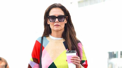 Кэти Холмс показала идеальный свитер для марта: в мечтах о весне