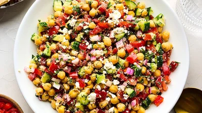 Салат с нутом – идея быстрого обеда без плиты