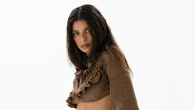 Мишель Андраде в одном белье соблазнительно покрутилась перед камерой: видео