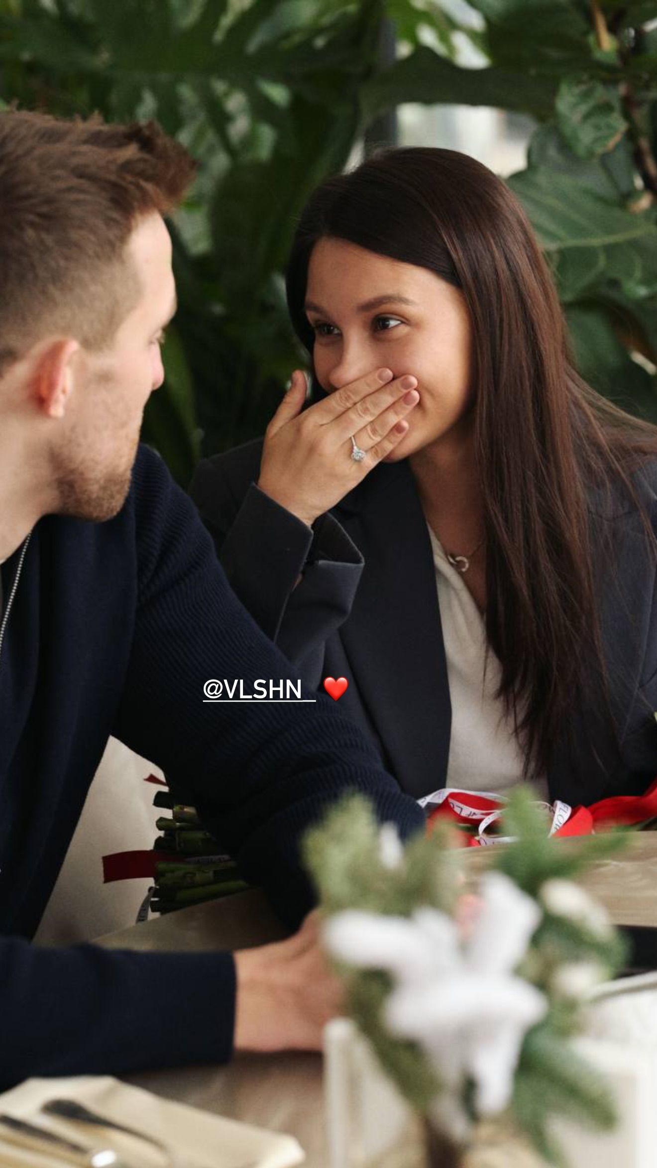 Схоже, для блогерки пропозиція була дійсно сюрпризом - фото 822539