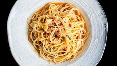 Гостра, кремова, ідеальна: як приготувати пасту карбонару по-новому