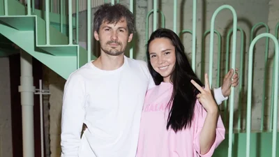 В річницю шлюбу Женя Кот показав архівні кадри з весілля на Таїті та декілька еротичних фото з дружиною