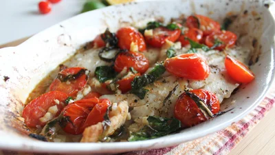 Эта камбала с томатами получается сочной без лишних усилий