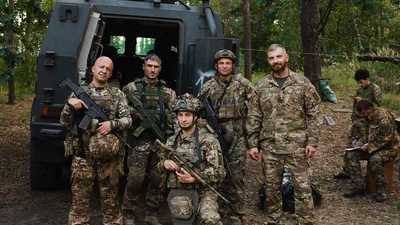 Реальна історія героїчного розвідника, який три доби був між життям і смертю – це новий серіал "Живий"