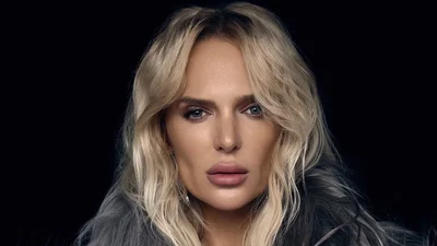 Серебряный лиф и голый торс: бывшая Цимбалюка Готочкина разделась посреди Киевского моря