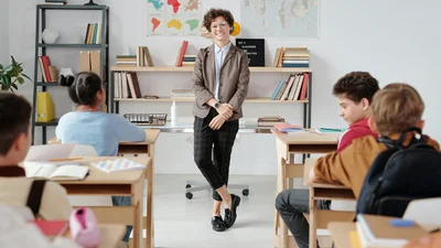 "Я вижу в этом серьезную опасность": образовательный омбудсмен бьет тревогу из-за частных школ