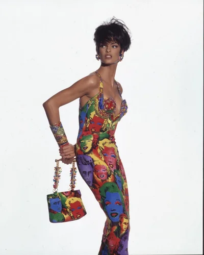 Культові та позачасові: Донателла Версаче поділилася образами, які її і досі надихають - фото - фото 823817