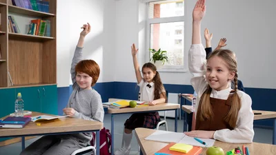 Как будут работать школы в условиях морозов и блэкаута: ответ Минобразования