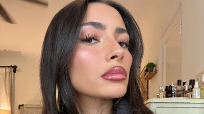 Хочеш, щоб підводка для губ трималася цілий день – спробуй цей трюк із TikTok