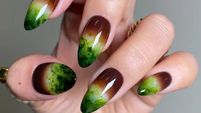 Матча и кофе на ногтях: как повторить трендовый двухцветный градиент