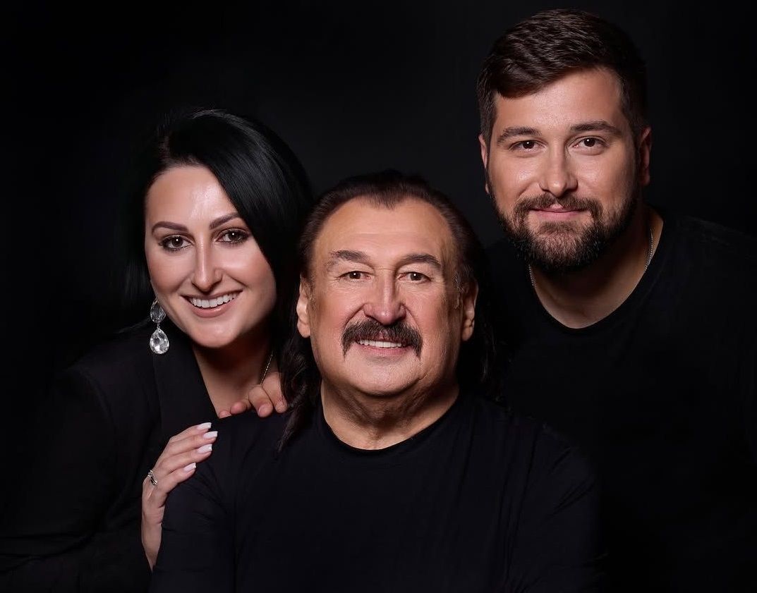 Степан Гіга з дітьми  - фото 824080