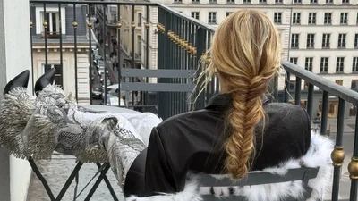 Щоденні зачіски без зусиль: 4 ідеї з аксесуарами для будь-якої довжини волосся