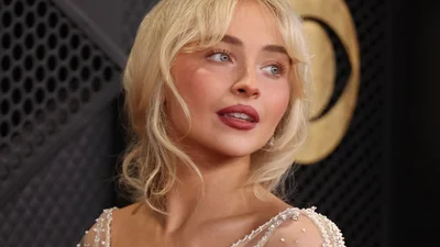 Мереживо, шовк і пір’я - головні сукні зірок на церемонії Греммі-2026