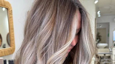 "Тихое серебро": модный способ замаскировать седину и выглядеть стильно