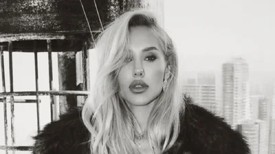 Даша Квіткова показалася напівголою у мороз на даху: що сталося