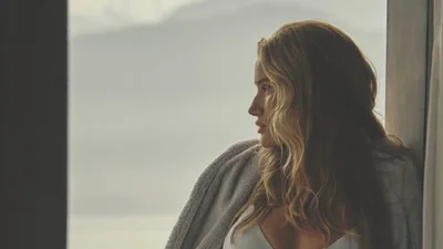 Роузі Гантінгтон-Вайтлі засвітила груди у чуттєвій фотосесії без білизни – Стейтем щасливчик