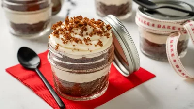 Швидкий та красивий торт у банці – здивуй близьких