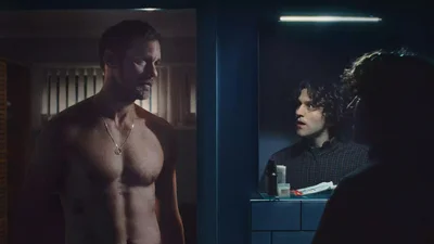 Гаррі Меллінг та Александер Скарсгаард у романтиці, яку не очікували побачити: трейлер "Пілліон" уже в мережі