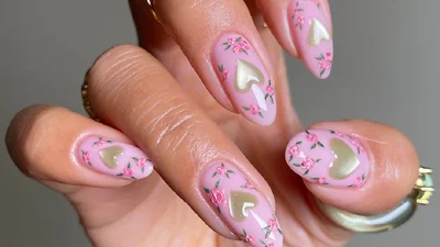 Серця, блиск і магія: 3 актуальні манікюри до Дня Валентина