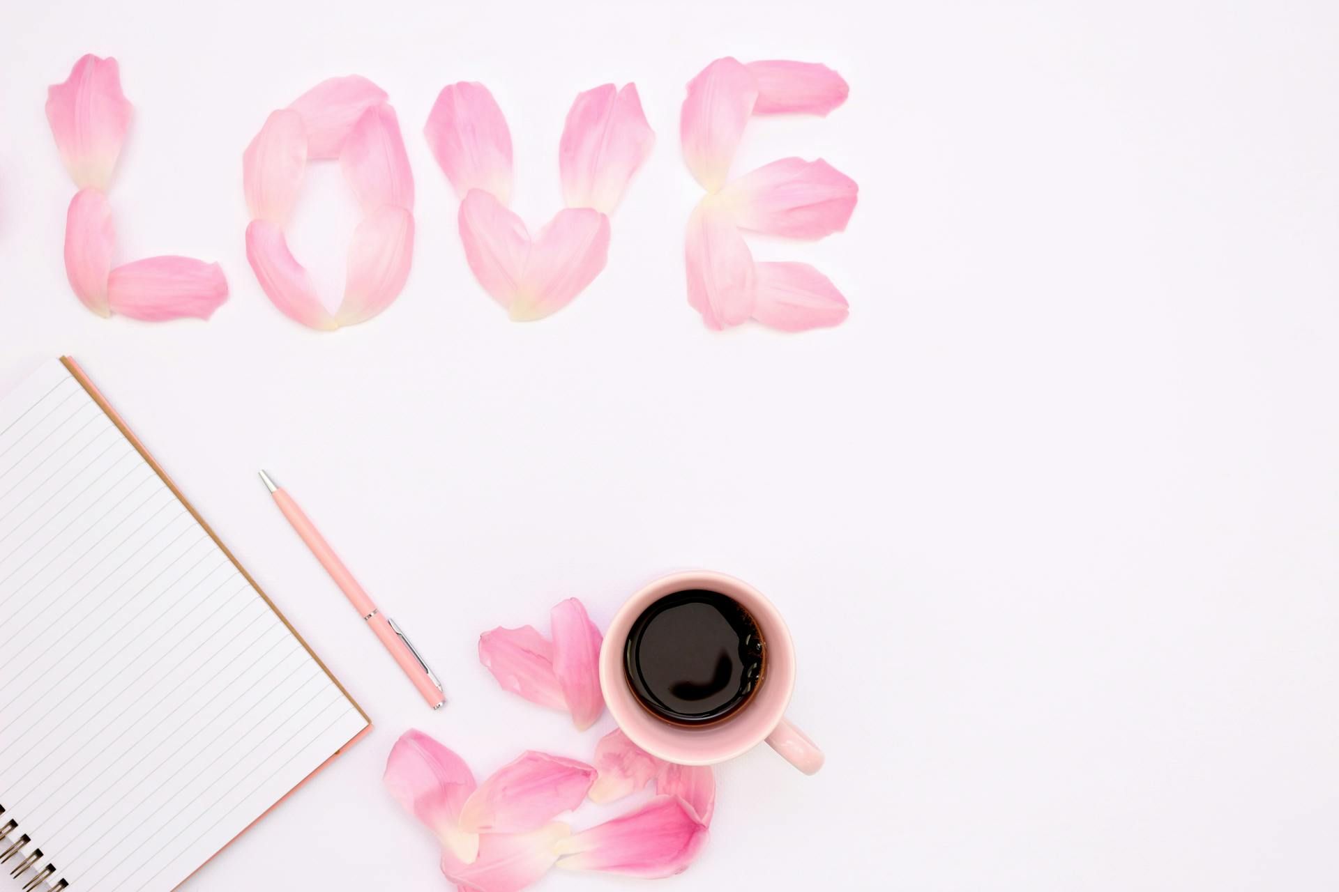 Больше, чем Love you: полный гид по подписям валентинок на 14 февраля для любимых, военных, друзей и всех-всех - 826636 Больше, чем Love you: полный гид по подписям валентинок на 14 февраля для любимых, военных, друзей и всех-всех - фото 826636