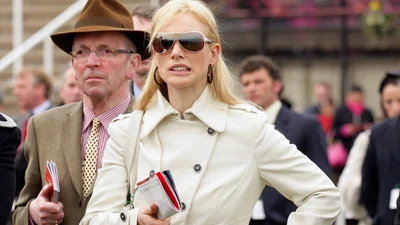 Кремовий тренч Зари Тіндалл, який вона носить з 2010 року, залишається актуальним і цьогоріч