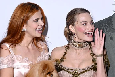 Марго Роббі одягла браслет із волосся сестер Бронте. - фото 826905