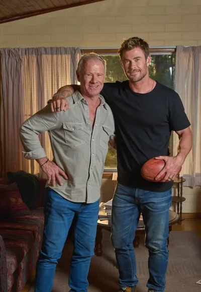 Кріс Гемсворт з батьком - фото 826925