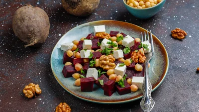 Салат із буряком та нутом – справжня вітамінна бомба цього лютого