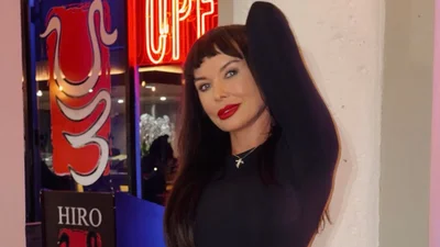 60-річна Ассія Ахат обтягнулася латексом, щоб показати звабливі форми – фото