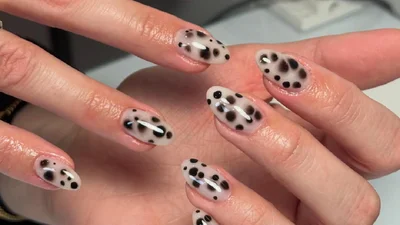 Цей манікюр з принтом далматинця всі носитимуть навесні 2026