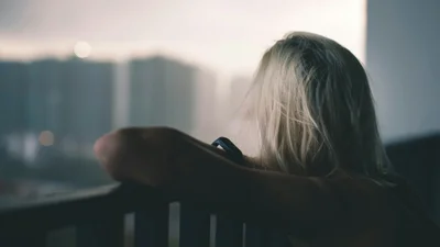 Гороскоп на 12 февраля: время для прогулок, йоги и новых открытий