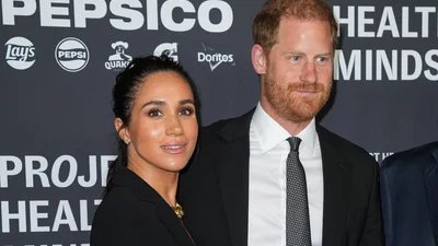 Меган Маркл требует от принца Гарри держаться подальше от королевской семьи