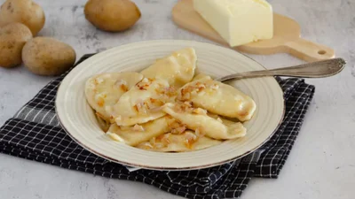 Тают во рту: как приготовить нежнейшие вареники с картофелем и творогом