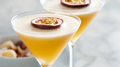 Три коктейля на День влюбленных, которые сделают твой вечер еще более пьянящим и страстным