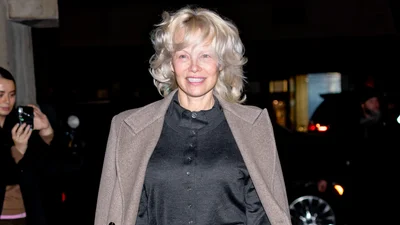 Памела Андерсон поразила всех новой прической и стилем на модном показе - свеженькие фото и видео красавицы